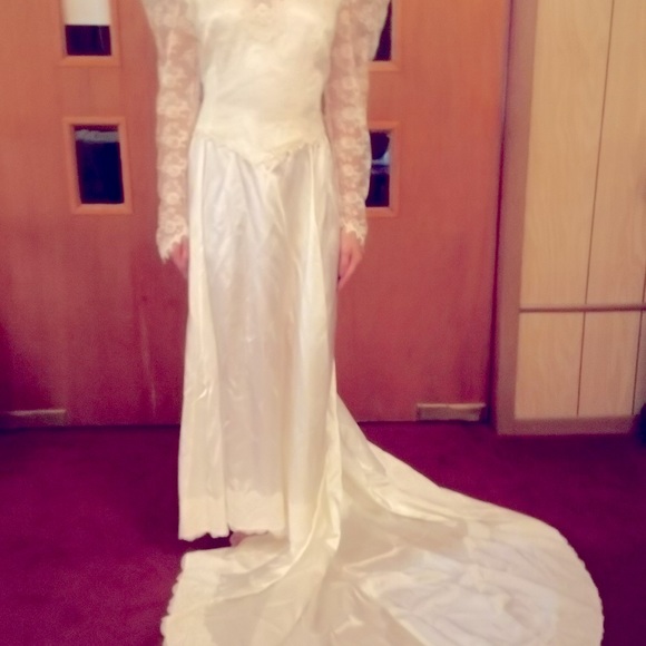 🌹Vintage 👰 Wedding 👗 comes with matching Vail (Petite👰 Brides)
(Size 8p) - Picture 13 of 16